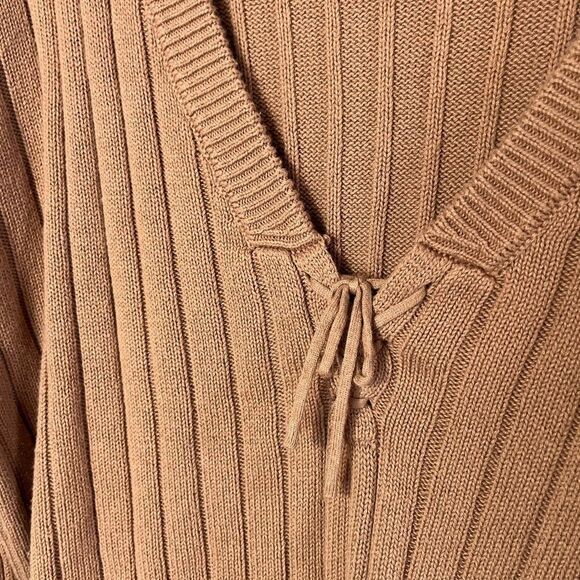 Kendall & Kylie ribbed crop v neck sweater - Picture 2 of 7